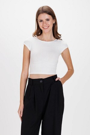 Женская базовая укороченная футболка цвета экрю с круглым вырезом и нулевыми рукавами