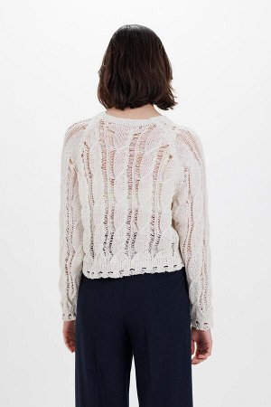 Женский вязаный ажурный укороченный свитер с волосами цвета экрю цвета оверсайз