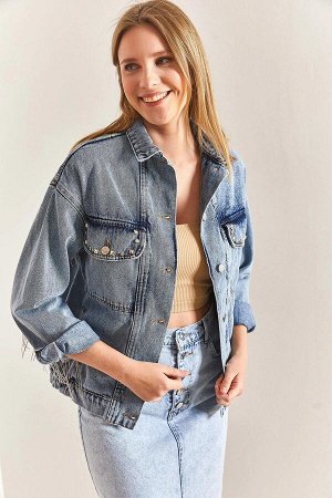 Женская джинсовая куртка с вышивкой камнями