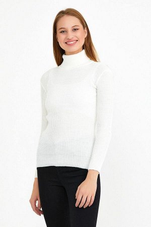 Женский белый вельветовый трикотажный свитер с высоким воротником HZL22W-H100011