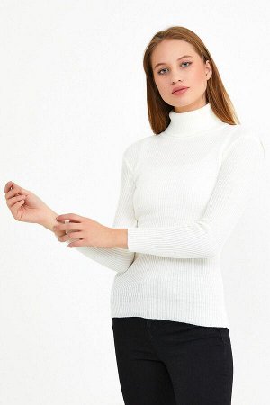 Женский белый вельветовый трикотажный свитер с высоким воротником HZL22W-H100011