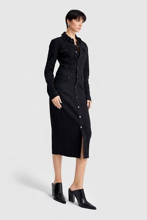 Женское длинное джинсовое платье на пуговицах черного и черного цвета од. цвета