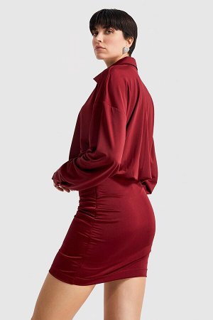 Женское мини-платье из гибкой ткани свободного покроя бордового цвета с верхом