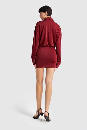 Женское мини-платье из гибкой ткани свободного покроя бордового цвета с верхом