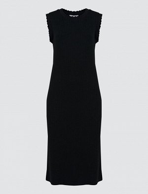 Черное прямое платье-миди без рукавов с круглым вырезом