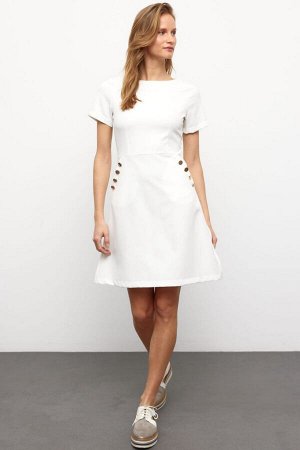 Сплошное платье с круглым вырезом и пуговицами - Белый