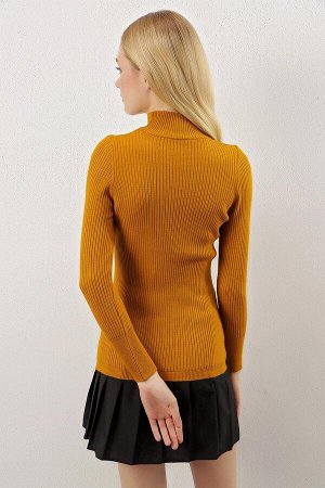 Женский светло-коричневый полуводолазка в рубчик основного трикотажного свитера