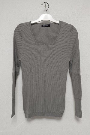 Женский серый вязаный свитер в рубчик с квадратным вырезом
