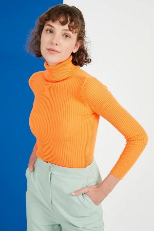 Женская оранжевая водолазка в рубчик, базовый свитер узкого кроя