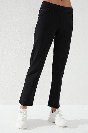 Женские спортивные штаны классической формы удобной формы с детальными карманами черного цвета - 94007