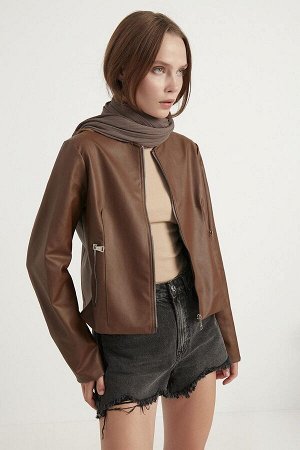 Женская коричневая кожаная куртка