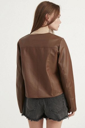 Женская коричневая кожаная куртка