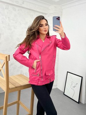 Женская розовая кожаная куртка оверсайз в байкерском стиле