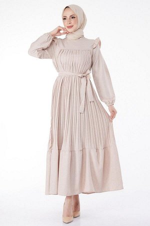 Бежевое женское плиссированное платье с оборками на плечах и прямым воротником - 24430
