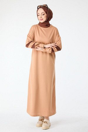 Женское светло-коричневое платье с прямым круглым вырезом — 13111
