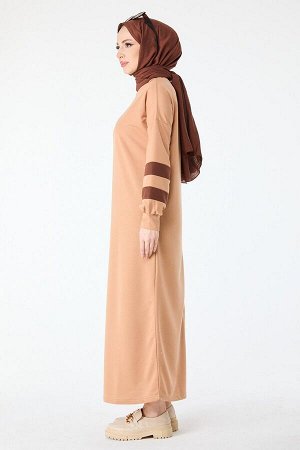 Женское светло-коричневое платье с прямым круглым вырезом — 13111