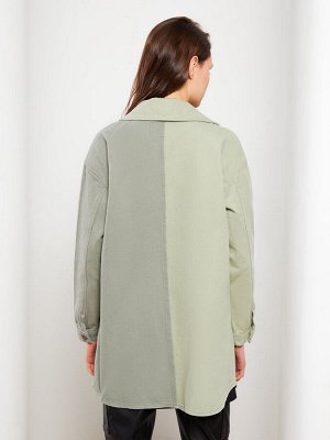 Женская габардиновая куртка оверсайз с длинным рукавом и воротником-рубашкой с цветными блоками