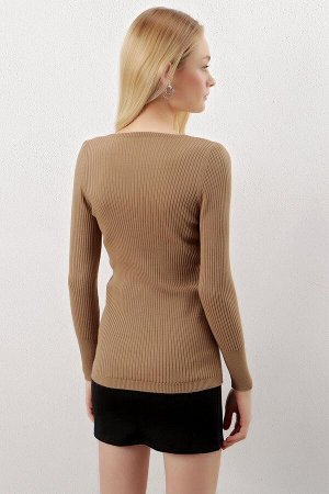 Женский базовый трикотажный свитер в рубчик с v-образным вырезом из норки