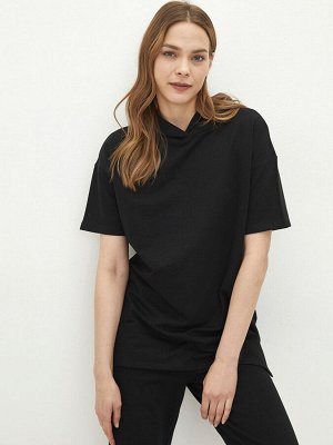 Простая женская футболка большого размера с капюшоном и короткими рукавами