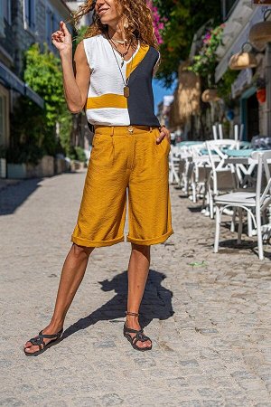 Женские льняные шорты-бермуды горчичного цвета с карманами и двойными штанинами BST2912