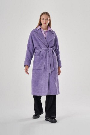 Сиреневое пальто с текстурой букле