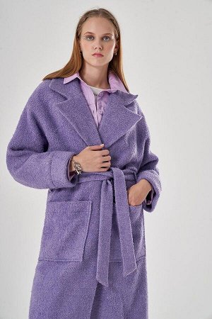 Сиреневое пальто с текстурой букле