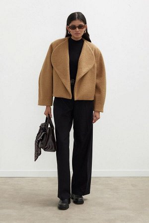 Короткое пальто-манжеты Jacqueline Светло-бежевого цвета