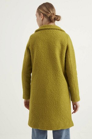 Женское маслянисто-зеленое пальто из букле