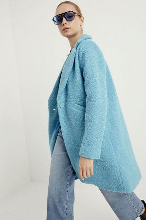 Женское голубое пальто из букле
