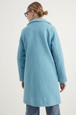 Женское голубое пальто из букле