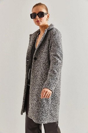 Женское двубортное пальто из кешью с воротником и карманами