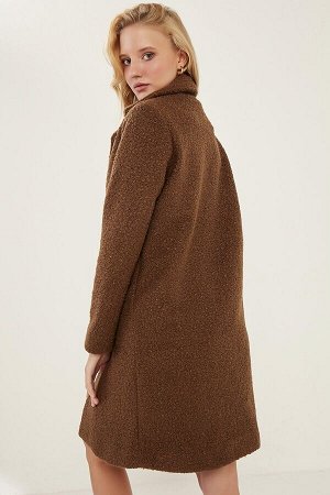 Женское шоколадное пальто-букле