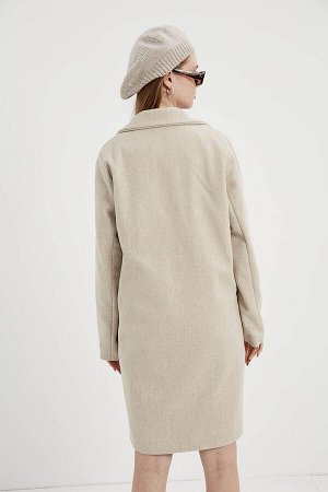 Женское пальто с каменным принтом