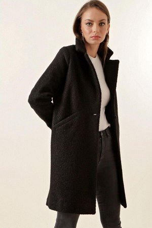 Женское черное пальто на одной пуговице с карманами из букле кешью