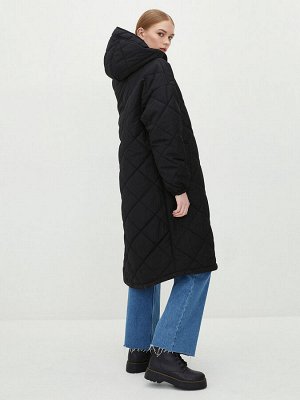 Женское стеганое пальто-пуховик с капюшоном и длинными рукавами