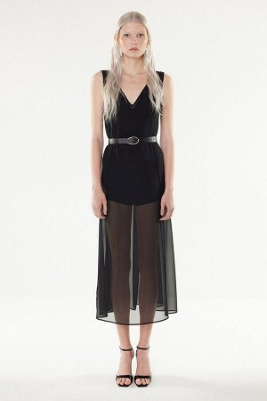 Шифоновое платье с поясом из искусственной кожи с черным внутренним комбинезоном и деталями