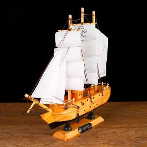 Корабль сувенирный малый «Аляска», борта светлое дерево, паруса белые пиратские, 4,5x23x24 см