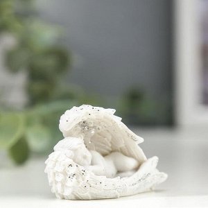 Фигурка полистоун «Белоснежный ангел укрывшийся крыльями», 3.4x5x2 см, МИКС