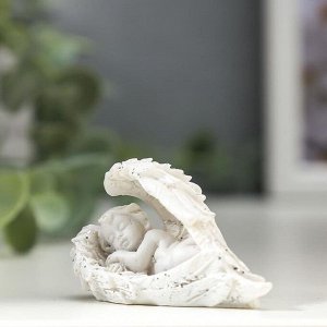 Фигурка полистоун «Белоснежный ангел укрывшийся крыльями», 3.4x5x2 см, МИКС