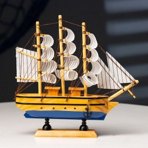 Корабль сувенирный малый «Адмирал Грейг».