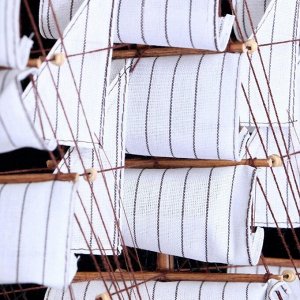 Сувенирная модель корабля большой «Дейчланд», борта тёмное дерево, паруса белые, 60x12x51 см