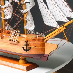 Корабль сувенирный большой «Крамбол», борта светлое дерево, паруса белые, микс 57x9x49см