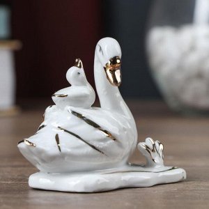 Фигурка керамика «Лебёдушка с деткой», 6x7.5 см