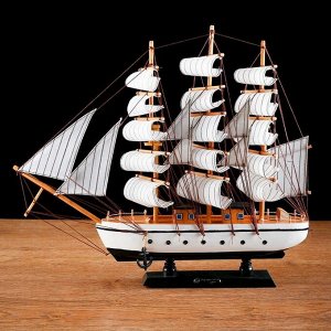 Сувенирная модель корабля «Пиллад», борта белые, паруса белые, 45x9x41 см