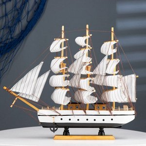 Сувенирная модель корабля «Пиллад», борта белые, паруса белые, 45x9x41 см