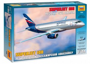 7009 Пассажирский авиалайнер Superjet 100