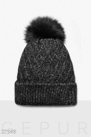 Однотонная зимняя шапка