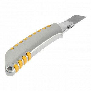 TUNDRA Нож универсальный ТУНДРА, прорезиненный металлический корпус, 18 мм