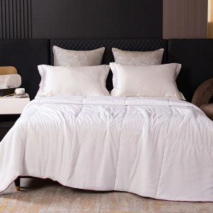 Одеяло Soft Moon Всесезонное SM001 красный кант 180*215 см