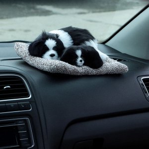 Игрушка на панель авто, собаки на подушке, бело-черный окрас
